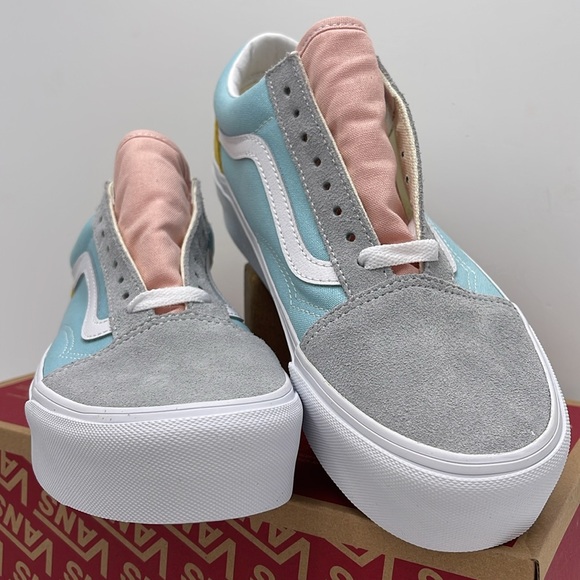 Vans WMNS Old Skool Platform (Color Block) Pastel/True
VN0A5KRG80J
Platforms - Picture 5 of 16